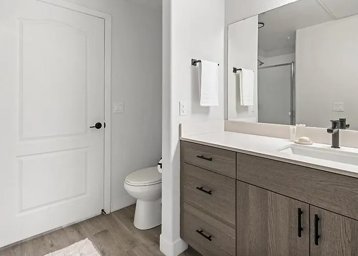 Landing Modern With Amazing Amenities Chandler