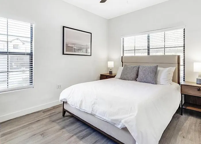 Apartment Landing Modern With Amazing Amenities